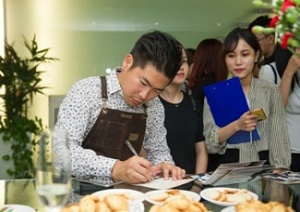 HIDENORI - QUÁN QUÂN GIẢI VÔ ĐỊCH BARISTA THẾ GIỚI LẦN ĐẦU TIÊN ĐẾN VIỆT NAM
