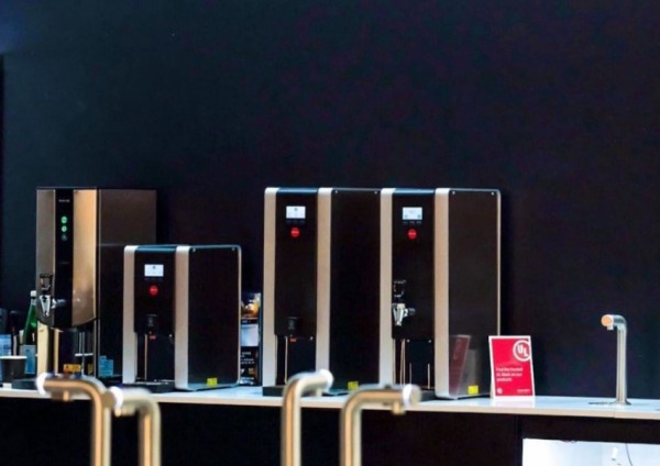 Tại Sao Cần Máy Đun Nước Nóng Chuyên Dụng Trong Quán Cafe?