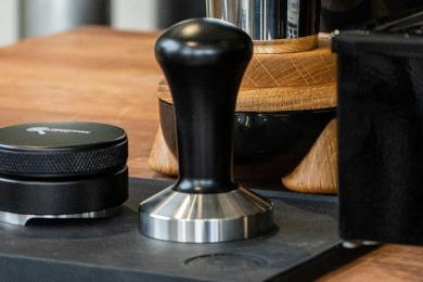 Tamper là gì? Phân loại, cách sử dụng Tamper khi pha Espresso