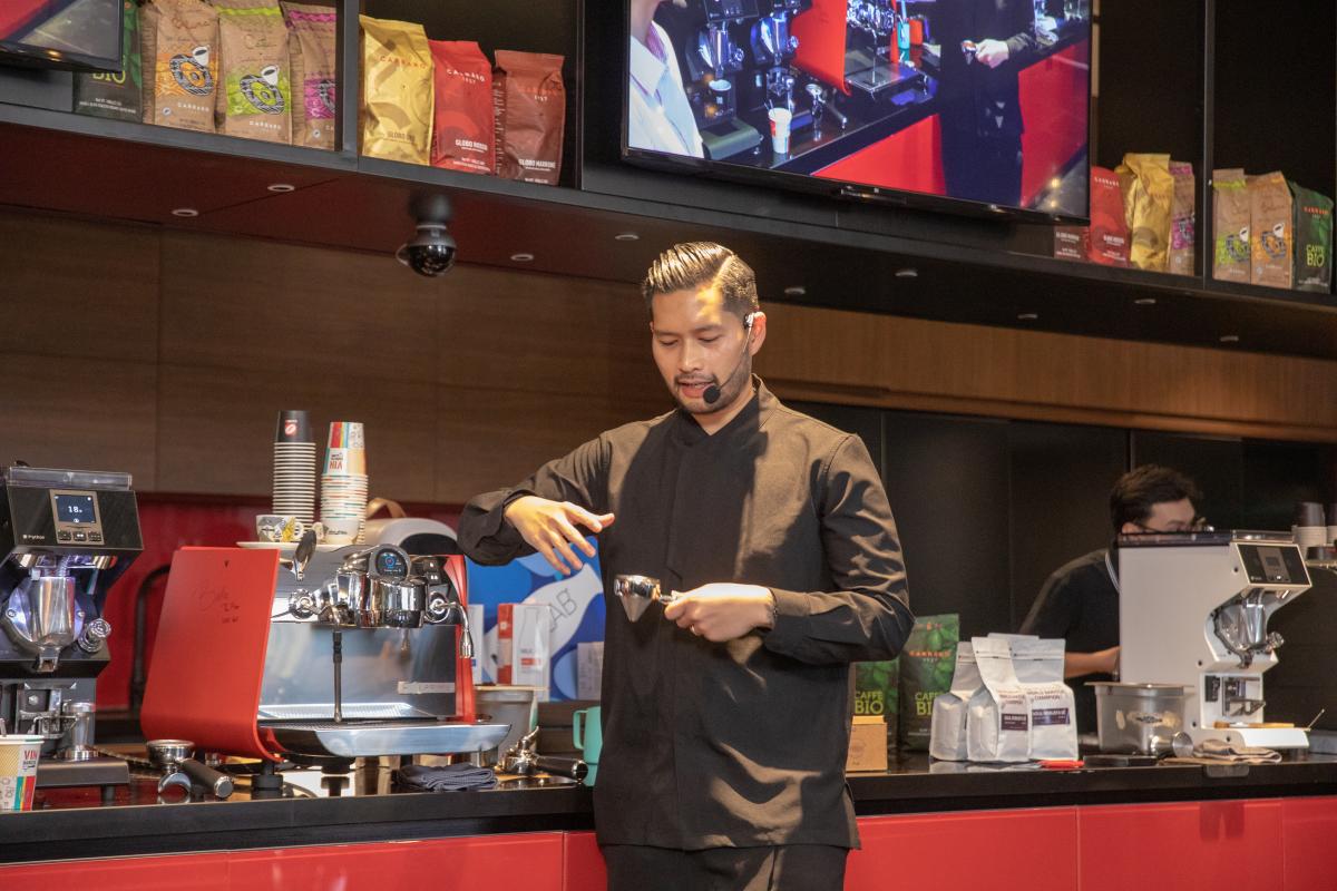 Victoria Arduino E1 Prima Pro and World Barista Champion 2024 Mikael Jasin