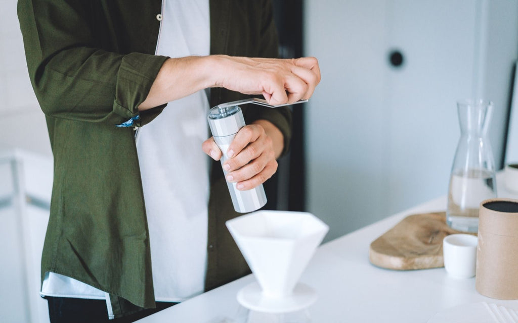 Ưu nhược điểm của máy xay cà phê thủ công và máy xay cà phê tự động