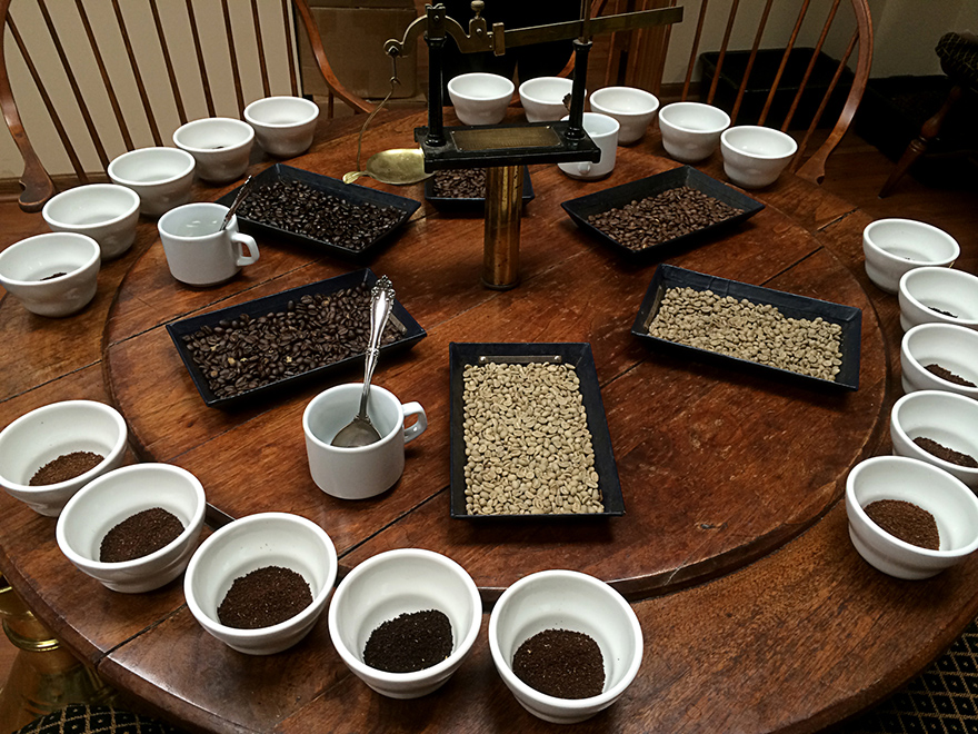 Quá trình đánh giá specialty coffee được diễn ra theo quy định nghiêm ngặt của SCA